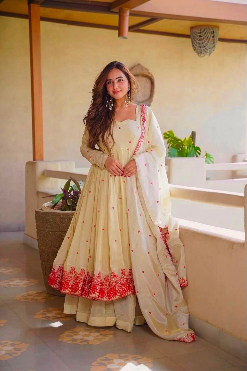 Presenting New Đěsigner Anarkali Suit In New Fancy Style