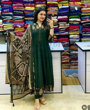 Look straight out of a dreamy movie set as you turn around and walk in this elegant flaired suit ! The perfect of traditional wear*