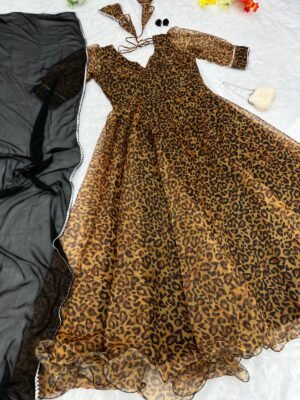Alternative view of With Ri8 Fashion Every women would be FLAME