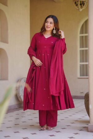 Presenting New Đěsigner Anarkali Suit In New Fancy Style