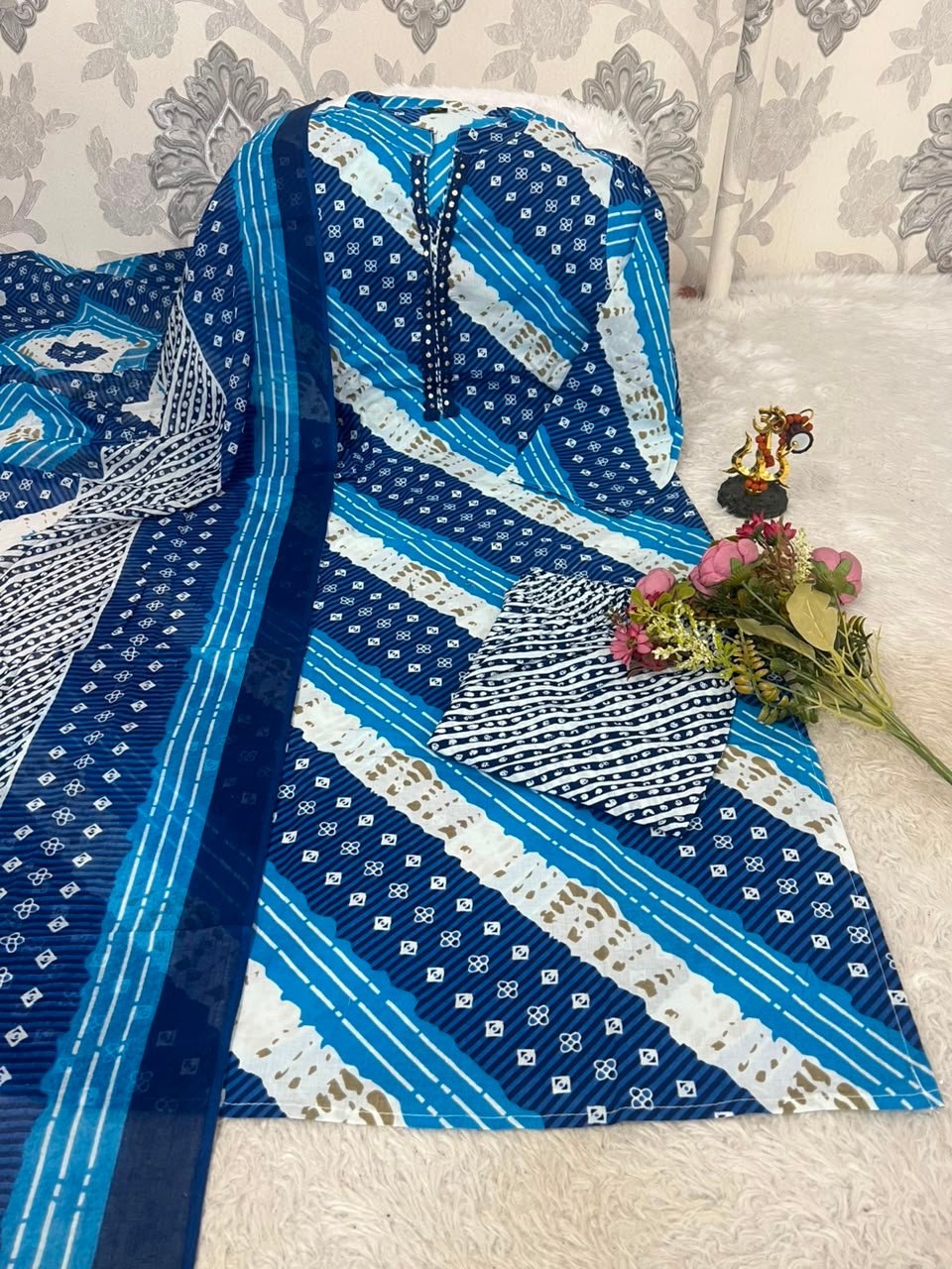 Get ready to look stunning this festive season with our beautiful, traditional Lehriya & Bandhani Dress Material Set - Image 4