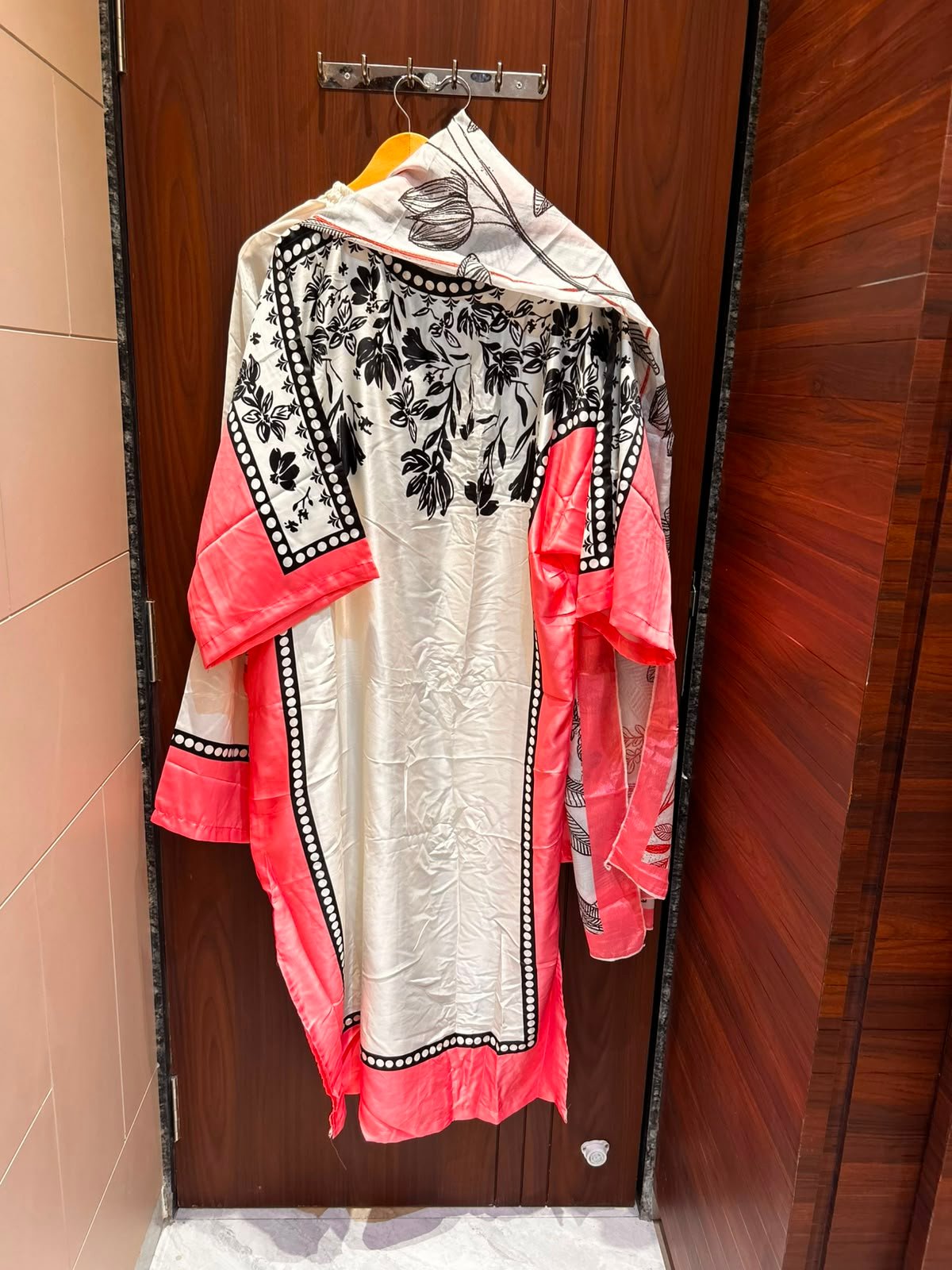 EXOUSTIQUE KAFTAN SET WITH DUPPATA - Image 3