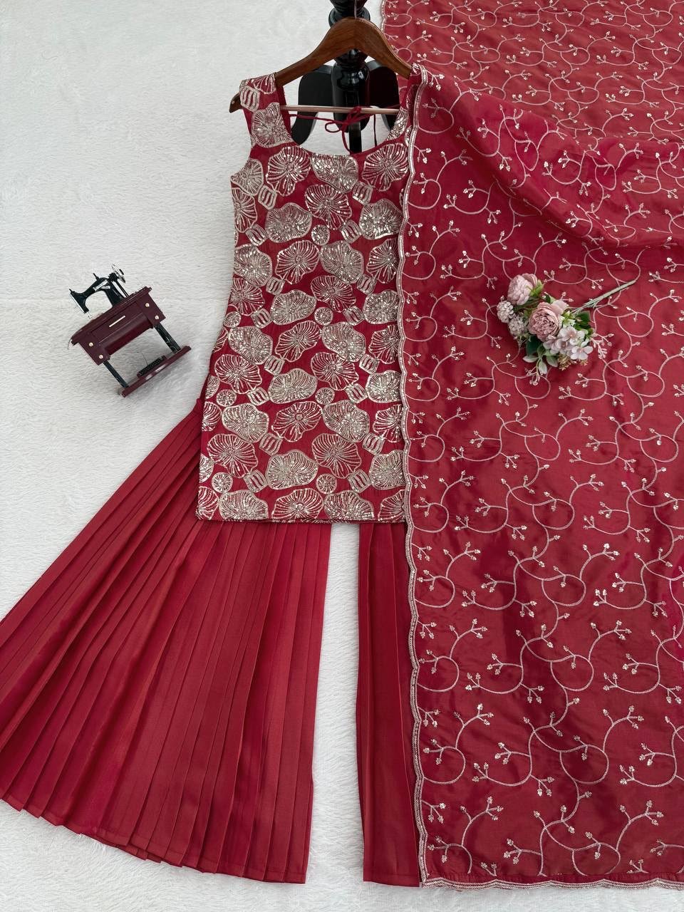 ✨ Step into effortless charm with our exclusive 3-piece set – crafted for comfort, stitched with grace. - Image 2