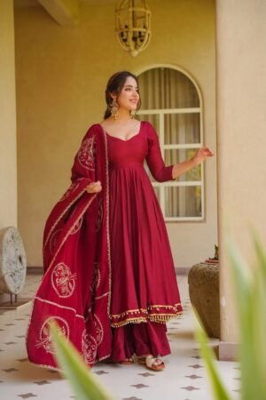 Presenting New  Đěsigner Anarkali Suit In New Fancy Style