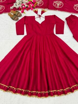 Alternative view of Presenting New  Đěsigner Anarkali Suit In New Fancy Style