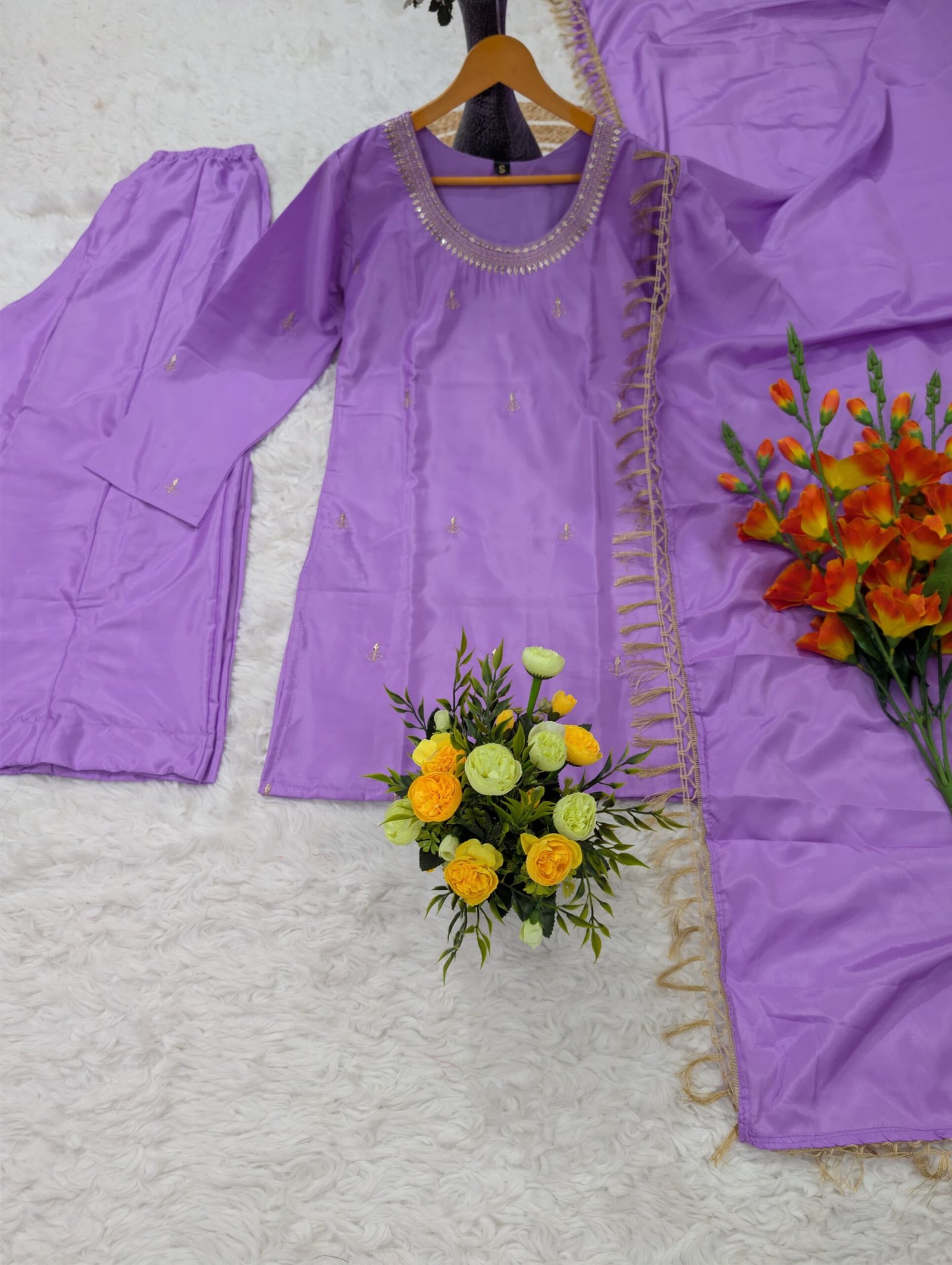 WOMEN'S HEAVY SILK CREPE KURTA SET'S - Image 2
