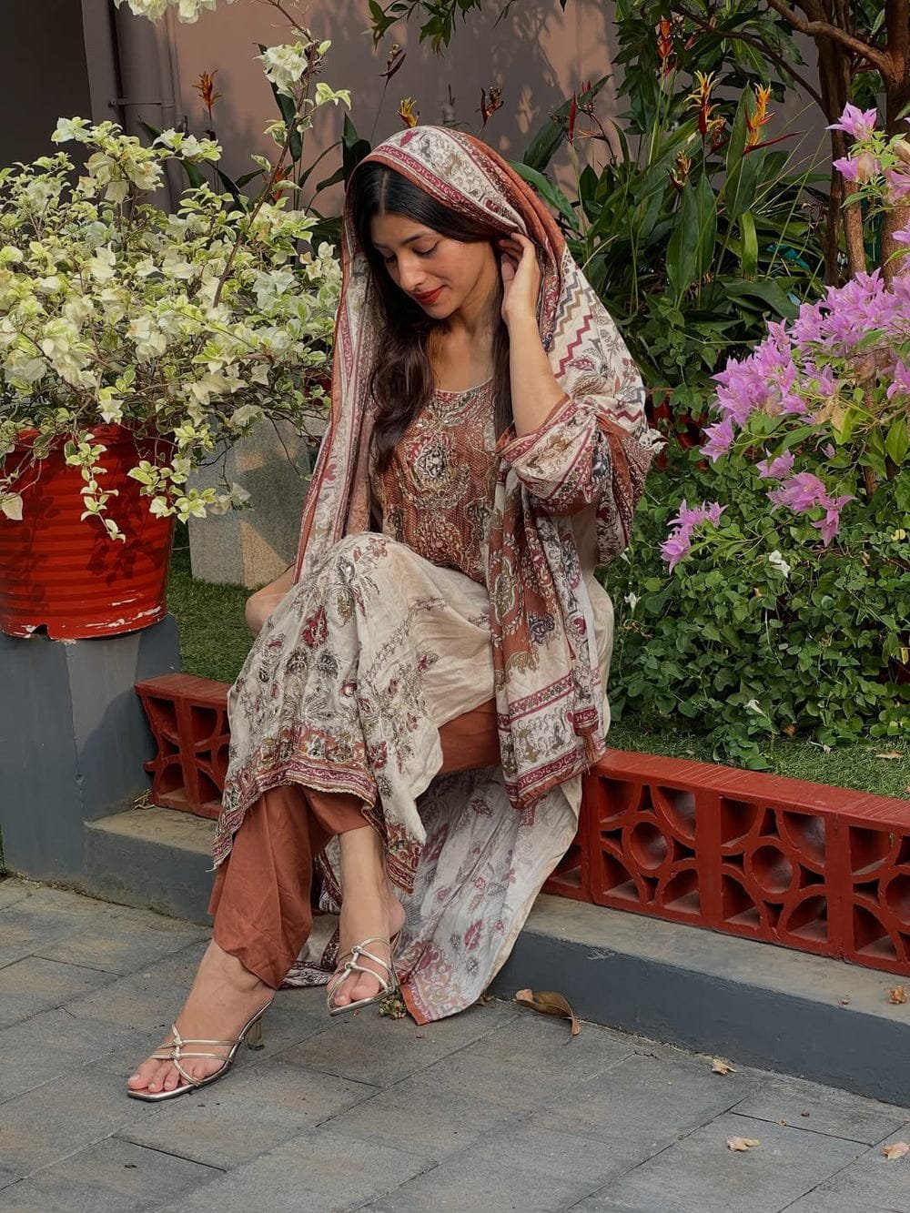 Upgrade your ethnic wardrobe with the elegant sw :101 Designer Suit Set, - Image 2