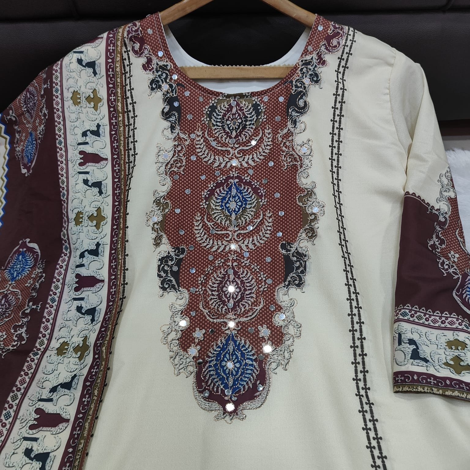 Upgrade your ethnic wardrobe with the elegant sw :101 Designer Suit Set, - Image 5