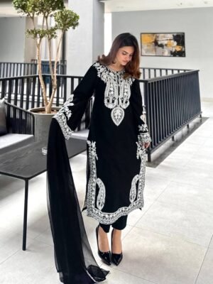 Upgrade your wardrobe with this elegant and comfortable set, perfect for any occasion.