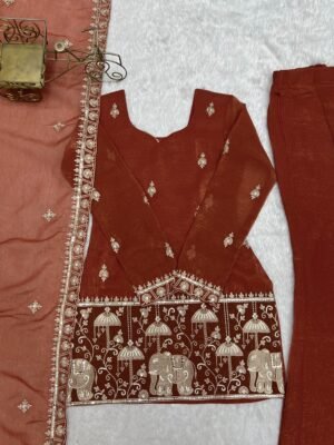 Alternative view of This colourfull  & fresh look outfit is perfect for upcoming festivities and weddings which provides you more comfort and style