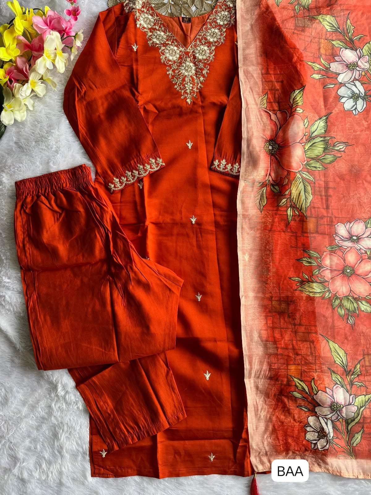 New Designers Kurti Pent Dupatta Set - Image 2