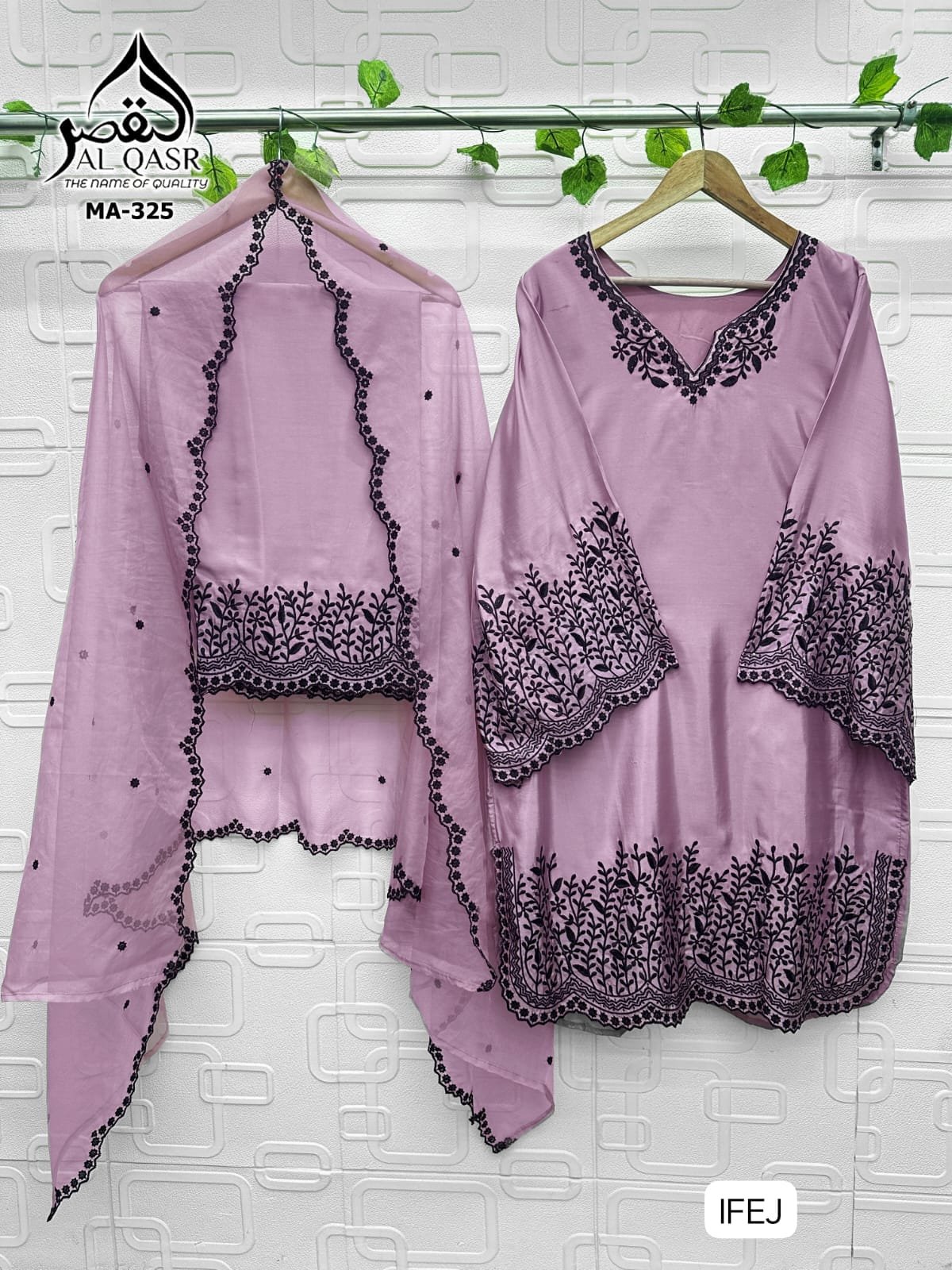 MADE PAKISTANI HEAVY HO WITH EMBROIDERY AND HAND KHATLI WORK