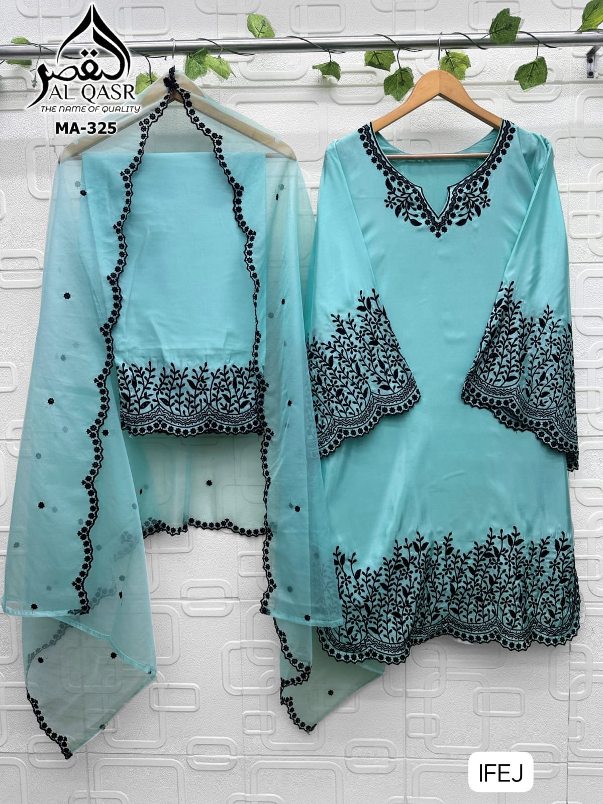 MADE PAKISTANI HEAVY HO WITH EMBROIDERY AND HAND KHATLI WORK - Image 3