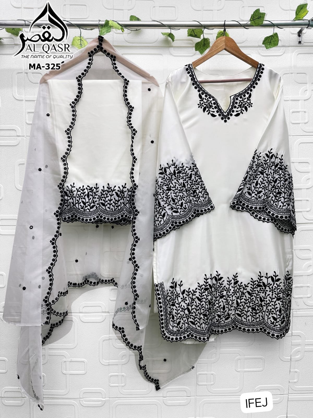 MADE PAKISTANI HEAVY HO WITH EMBROIDERY AND HAND KHATLI WORK - Image 2