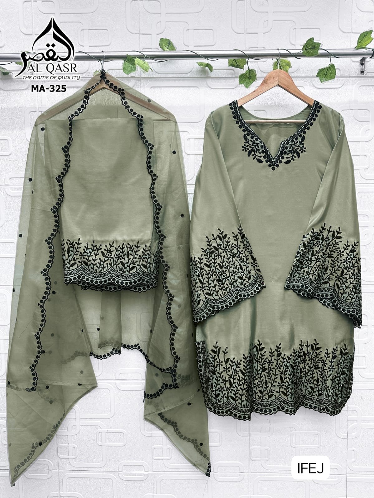 MADE PAKISTANI HEAVY HO WITH EMBROIDERY AND HAND KHATLI WORK - Image 4