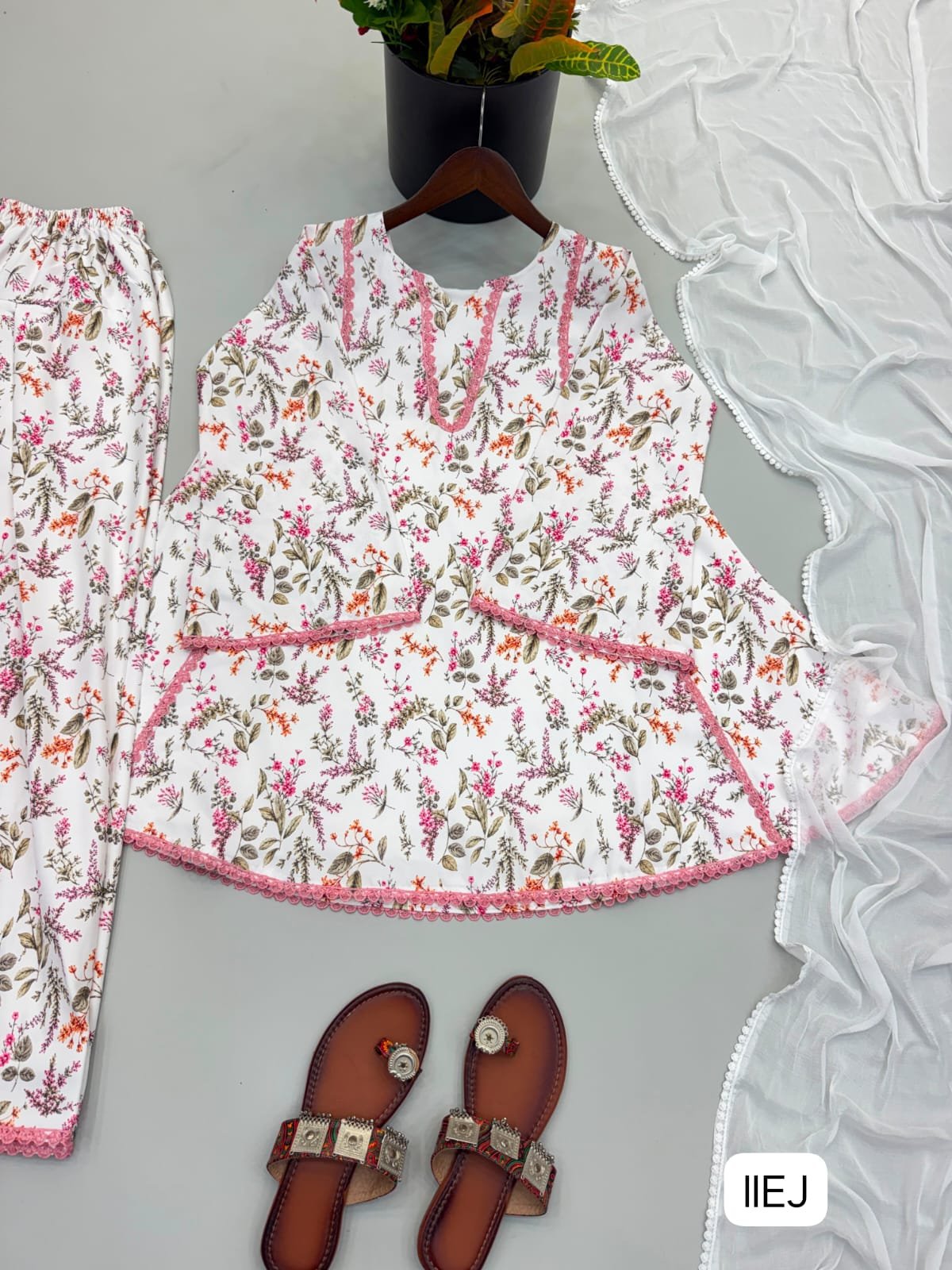Heavy Pure Natural Crep .Fully Fancy Sleeves - Image 2
