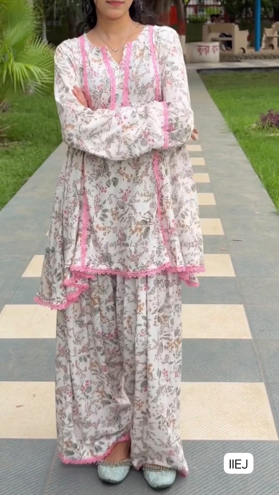 Heavy Pure Natural Crep .Fully Fancy Sleeves