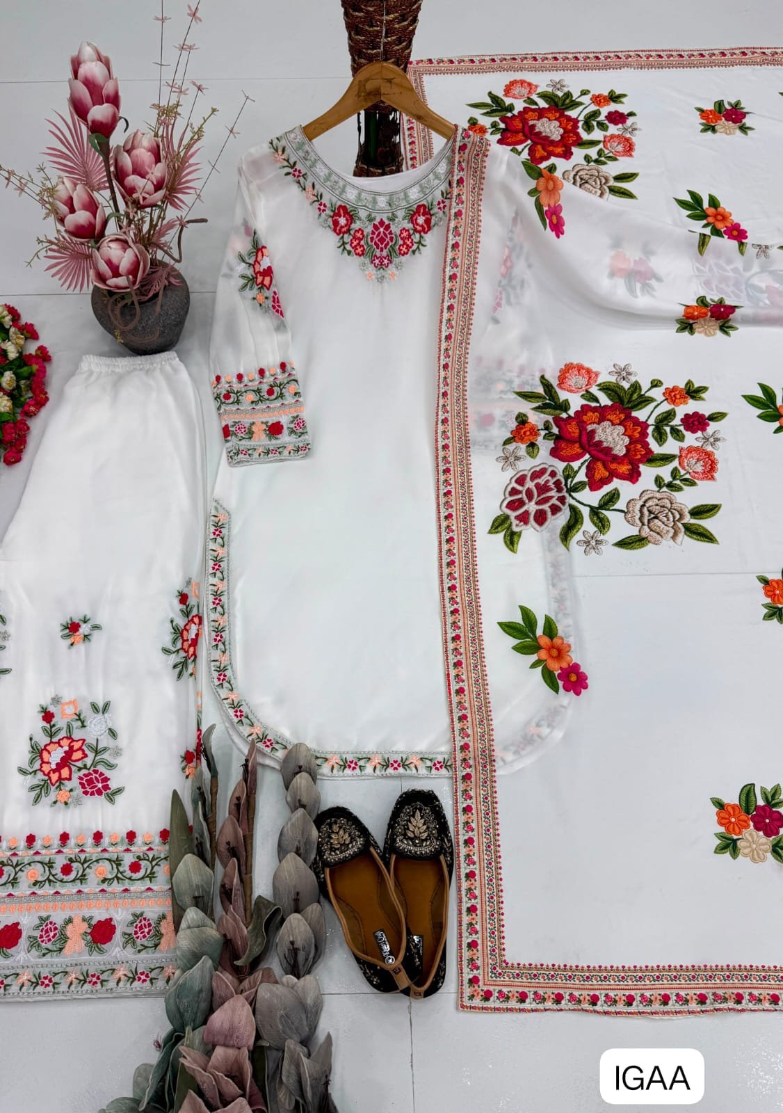 NEW DESIGNER WEAR HEAVY EMBROIDERY THREAD WORK 3 PIS SUIT SET