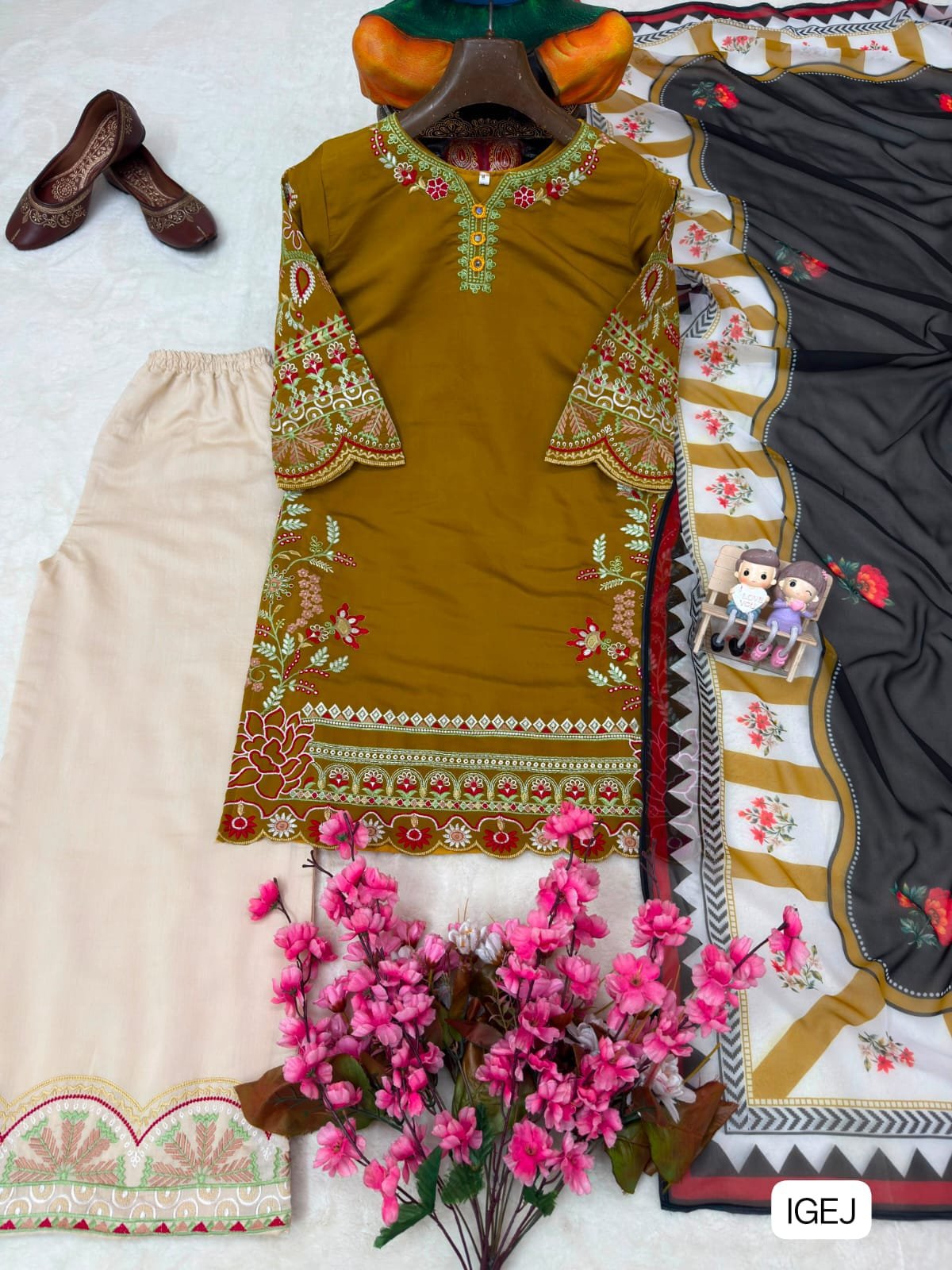 ENHANCE THE BEAUTY OF YOUR WARDROBE WITH THIS NEWLY LAUNCHED KURTI & PLAZZO SET - Image 2