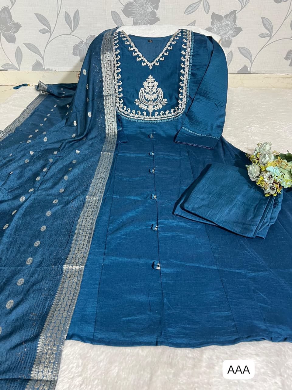Anarkali kurta set For a festive gathering, you’ll can opt for our Kali pattern with beutiful work on yoke Anarkali kurti Set - Image 2