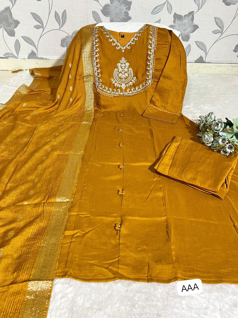 Anarkali kurta set For a festive gathering, you’ll can opt for our Kali pattern with beutiful work on yoke Anarkali kurti Set - Image 4