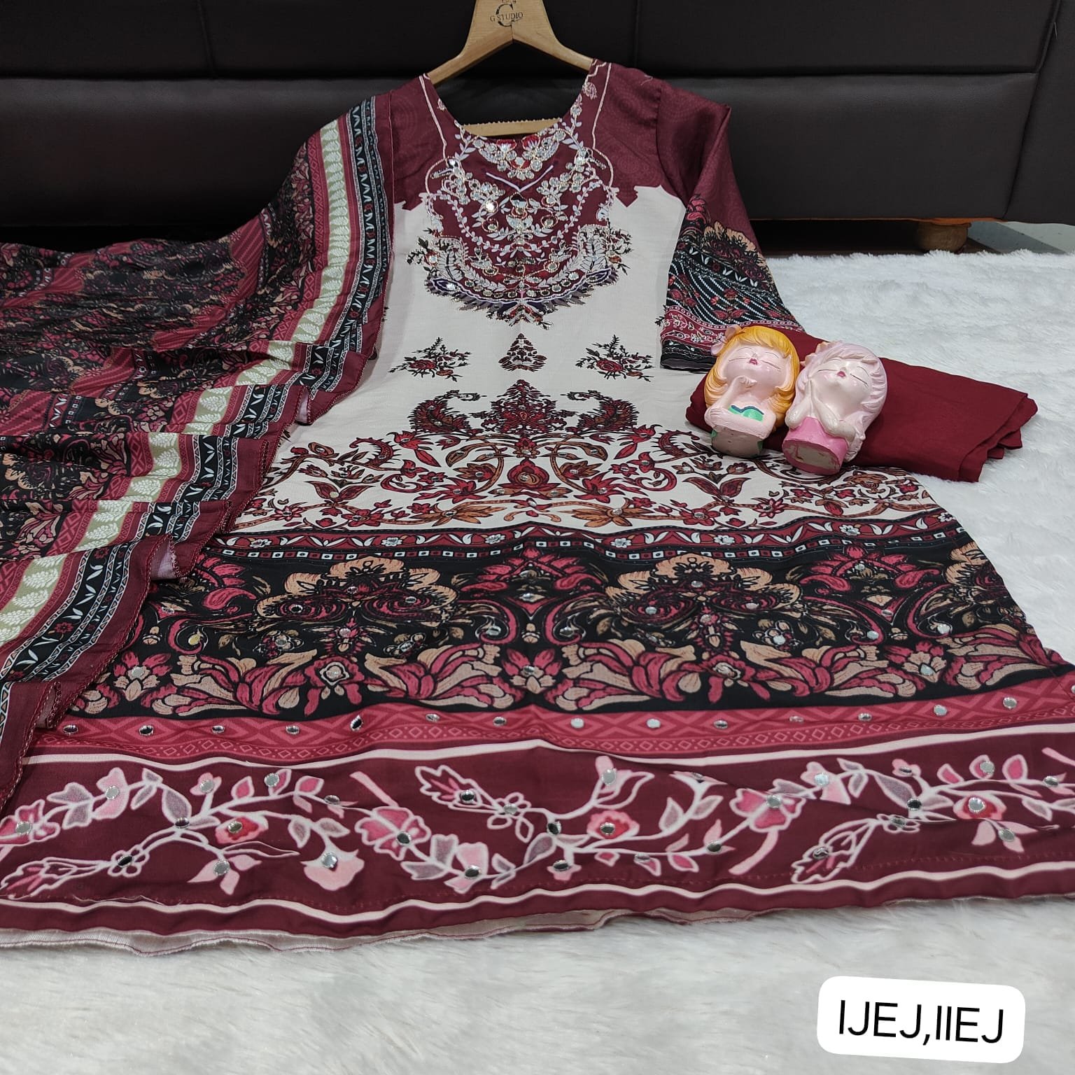 Premium Premium Muslin Pakistani Kurti, Pant & Dupatta Set - Image 2
