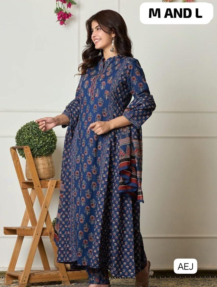Look straight out of a dreamy movie set as you turn around and walk in this elegant flaired suit - Image 3