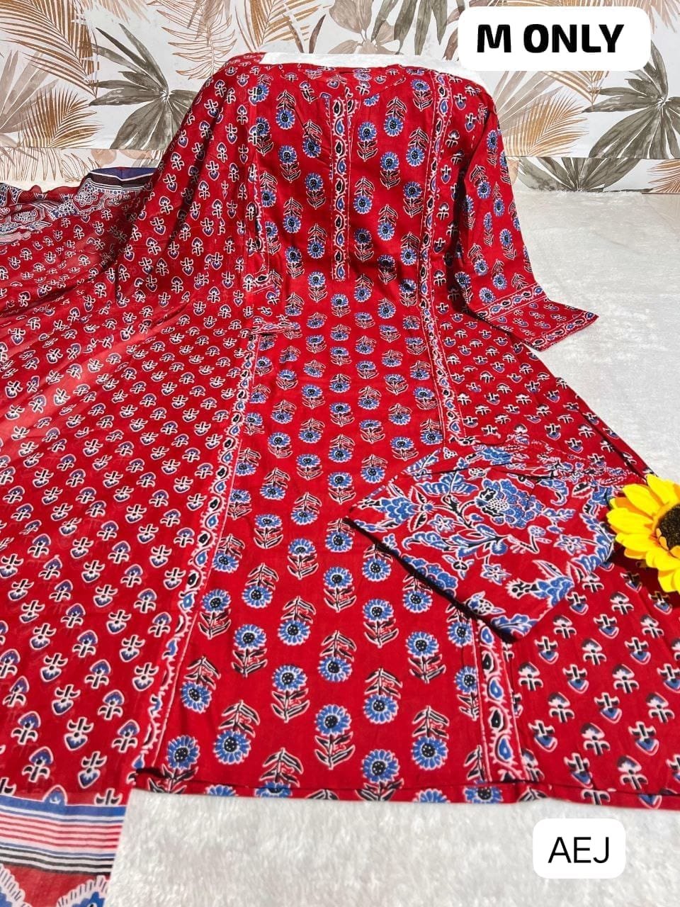 Look straight out of a dreamy movie set as you turn around and walk in this elegant flaired suit - Image 2