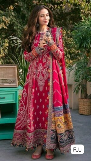 Ivory Pakistani Suits made from Pure Muslin fabric with digital prints and lace detailing certainly sound like a fashionable choice for upcoming occasions