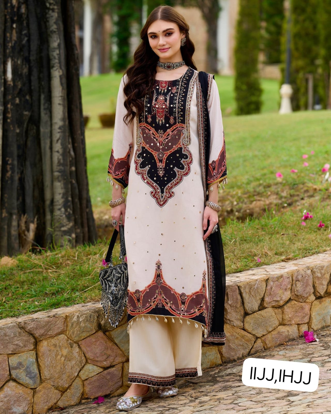 Experience a blend of tradition and modern style with this stunning 3-Piece plazzo kurti duppata Set. - Image 3