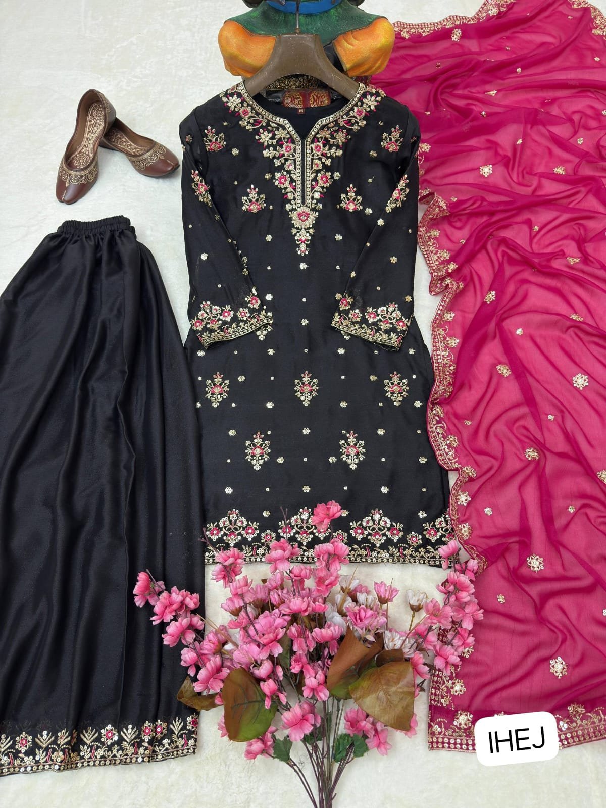 ENHANCE THE BEAUTY OF YOUR WARDROBE WITH THIS NEWLY LAUNCHED KURTI & PLAZZO SET - Image 4