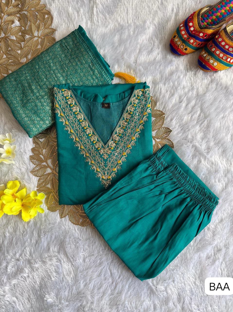 New Designers Kurti Pent Dupatta Set - Image 2