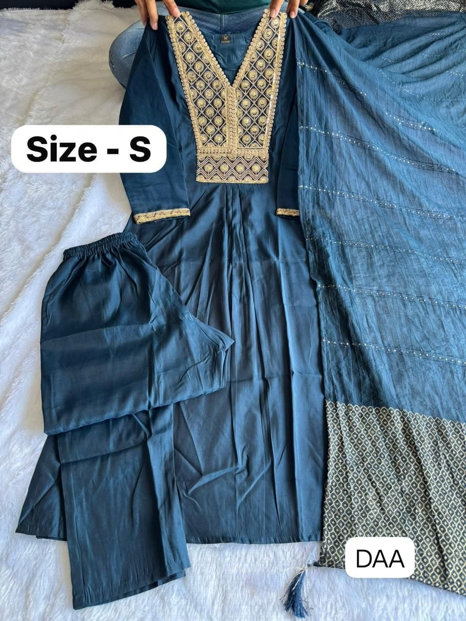 Launching New Designers Kurti Pent Dupatta Set - Image 2