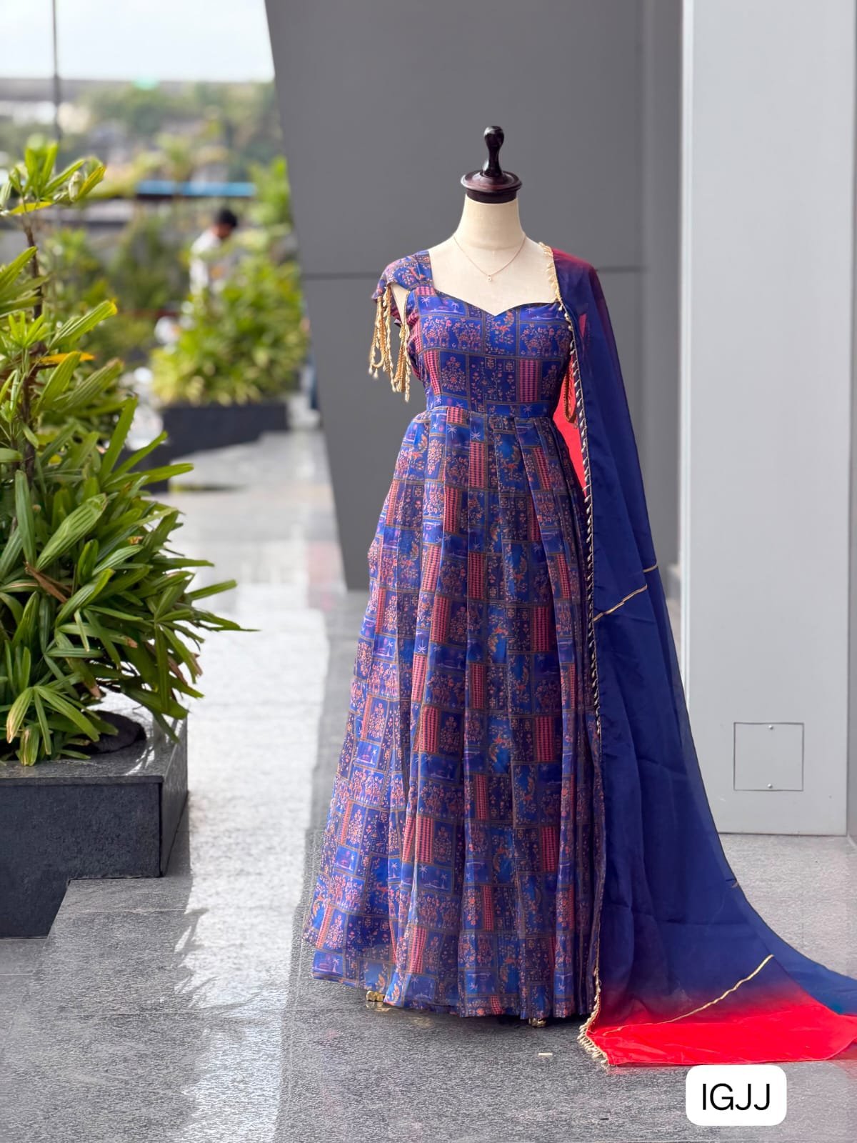 You gonna love elegance with Modern touch ,Here we Presenting Exclusive shoot Design