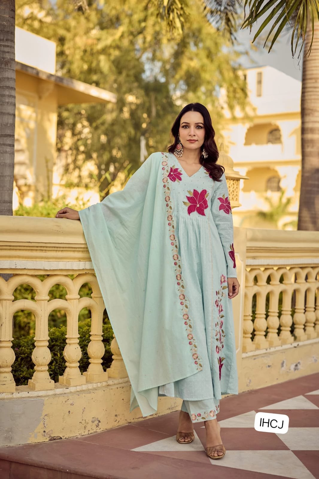 WOMEN'S HEAVY COTTON BUTTI KURTA SETS