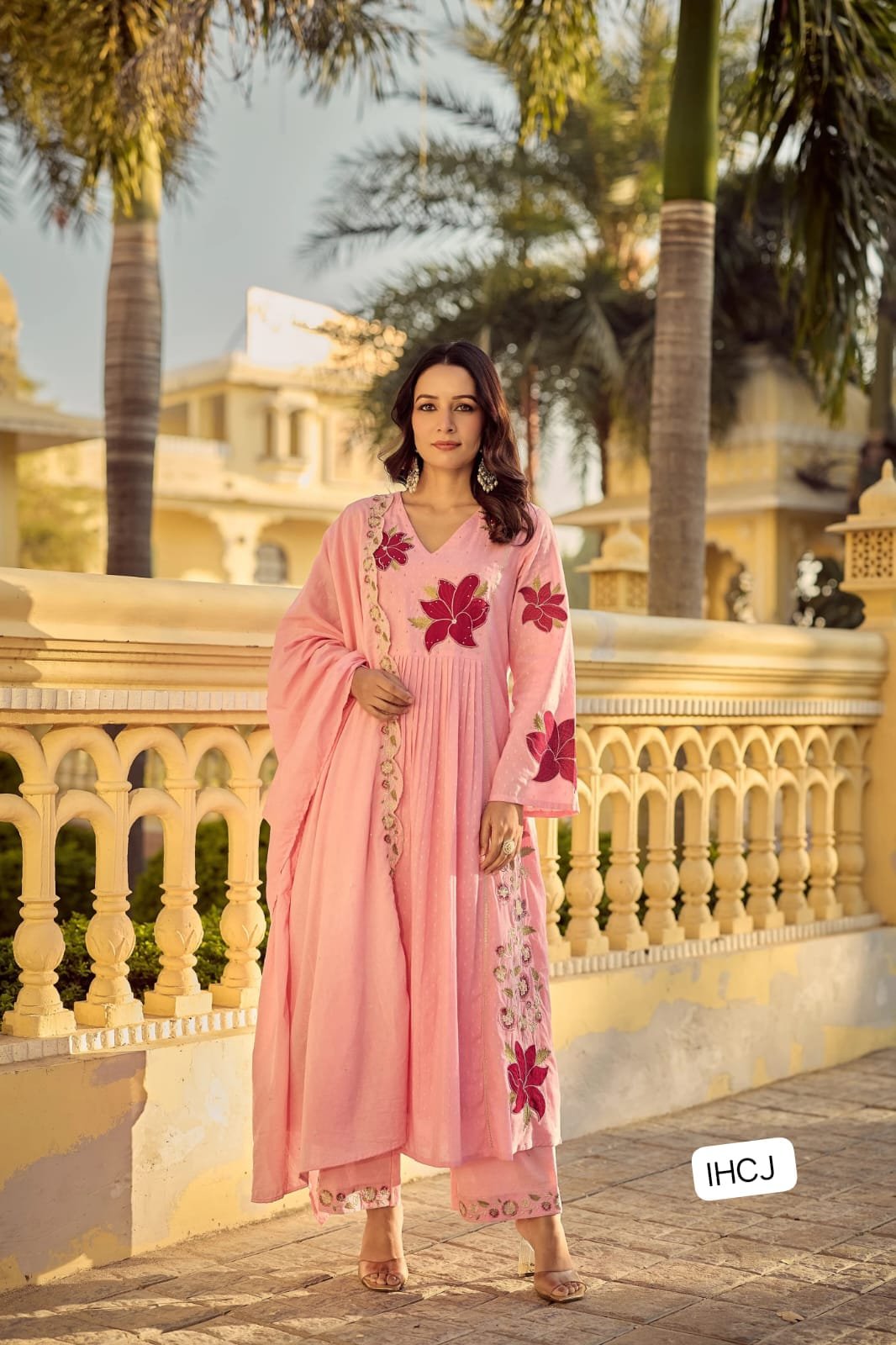WOMEN'S HEAVY COTTON BUTTI KURTA SETS - Image 3