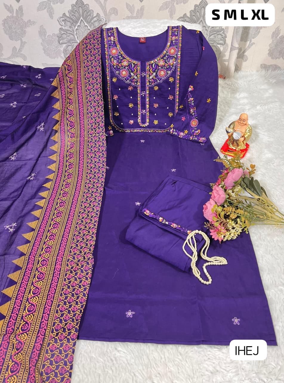 Apne wardrobe ko dijiye ek royal touch is khoobsurat Colorfull suit ke saath. - Image 3