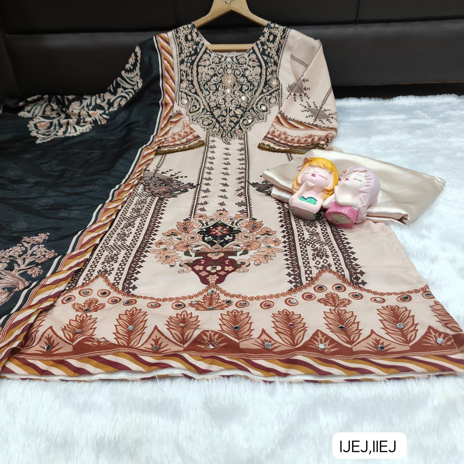 New Arrival Premium Maslin Suit with Real Mirror Work - Image 2