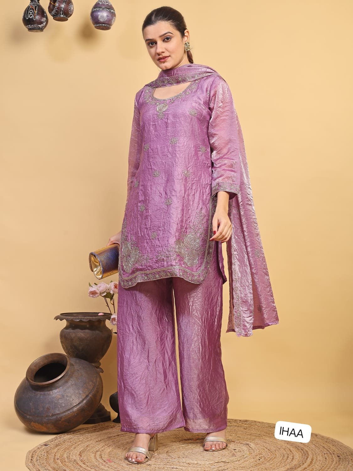 Featuring beautiful Heavy Suit Set which is beautifully decorated Semi Beats work🪡. It is paired with Plazzo🪡.Complet Lining with Beautiful work