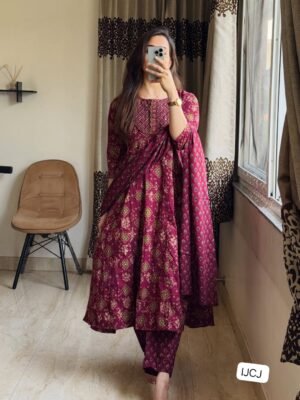 Look straight out of a dreamy movie set as  you turn around and walk in this elegant flaired suit