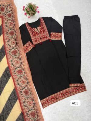 Alternative view of Đěsigner Ajarakh Print Daily Or Office Wear Look Ajarakh Pure Cotton Top With Pent & Dupatta Set