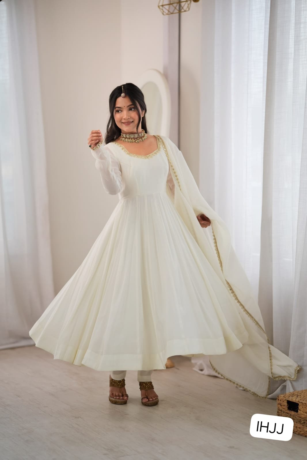 This colourfull & fresh look outfit is perfect for upcoming festivities and weddings which provides you more comfort and style