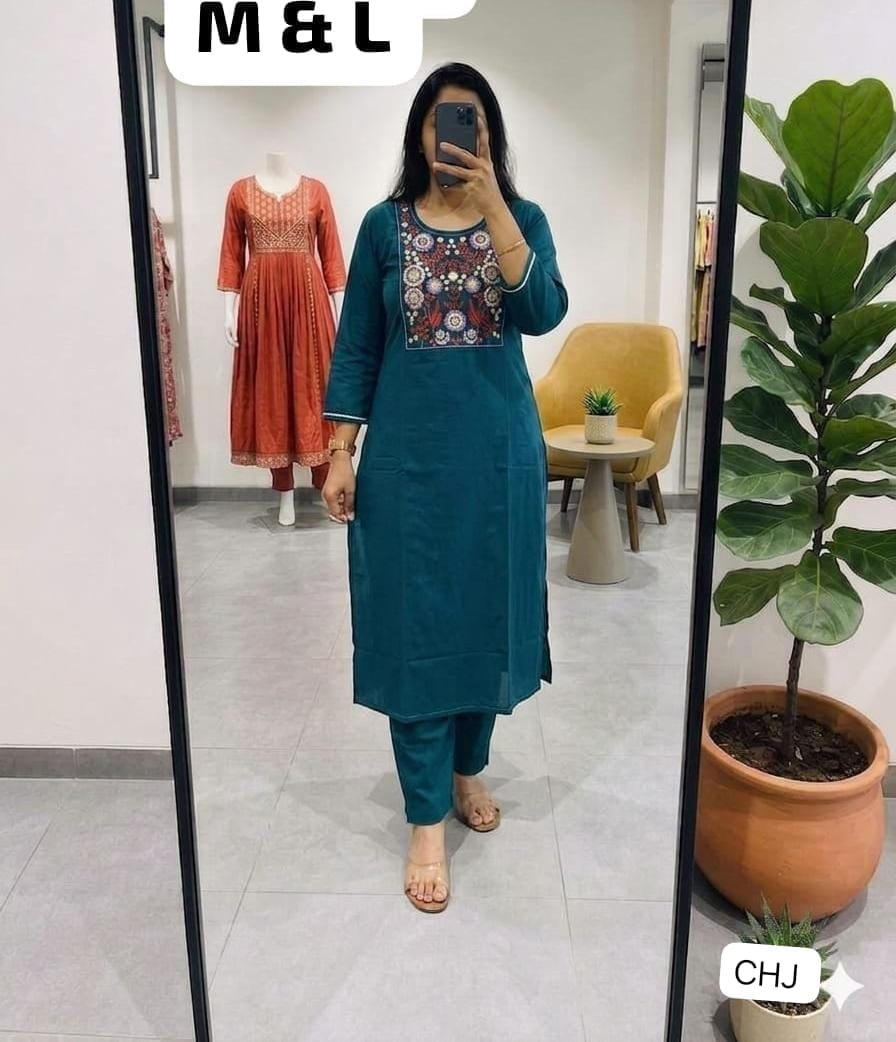PURE HEAVY DHABU COTTON KURTI WITH PANT - Image 4