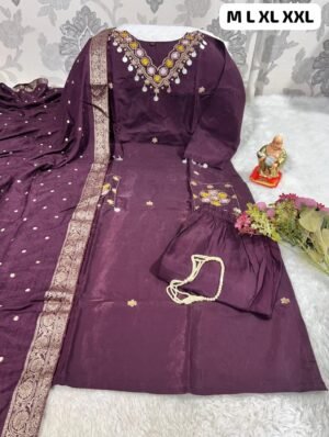 Look straight out of a dreamy movie set as  you turn around and walk in this elegant flaired suit ! The perfect of traditional wear 