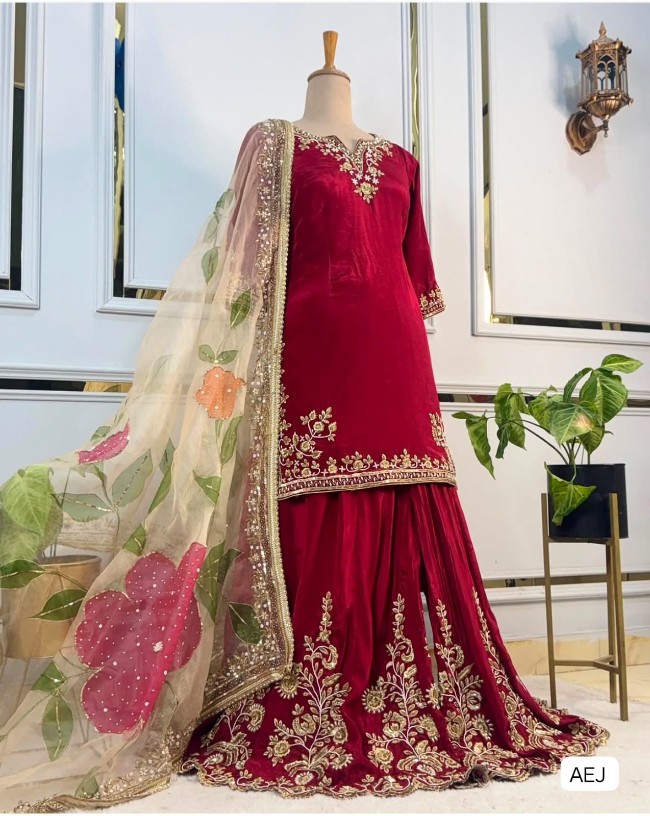 Launching New Đěsigner Party Wear Look Heavy Cinon Silk Top Sarara & Dupatta Set