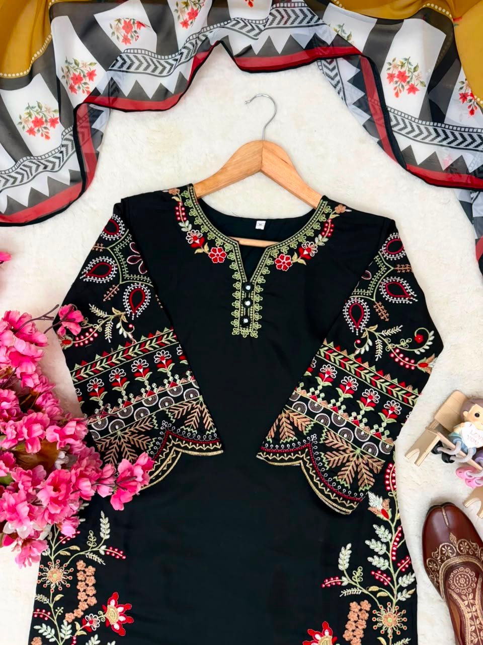 ENHANCE THE BEAUTY OF YOUR WARDROBE WITH THIS NEWLY LAUNCHED KURTI & PLAZZO SET - Image 3