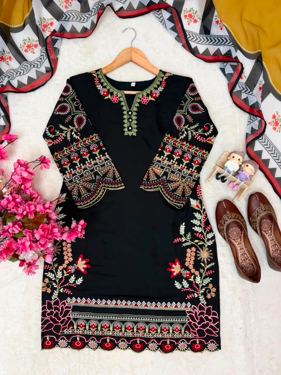 ENHANCE THE BEAUTY OF YOUR WARDROBE WITH THIS NEWLY LAUNCHED KURTI & PLAZZO SET - Image 4