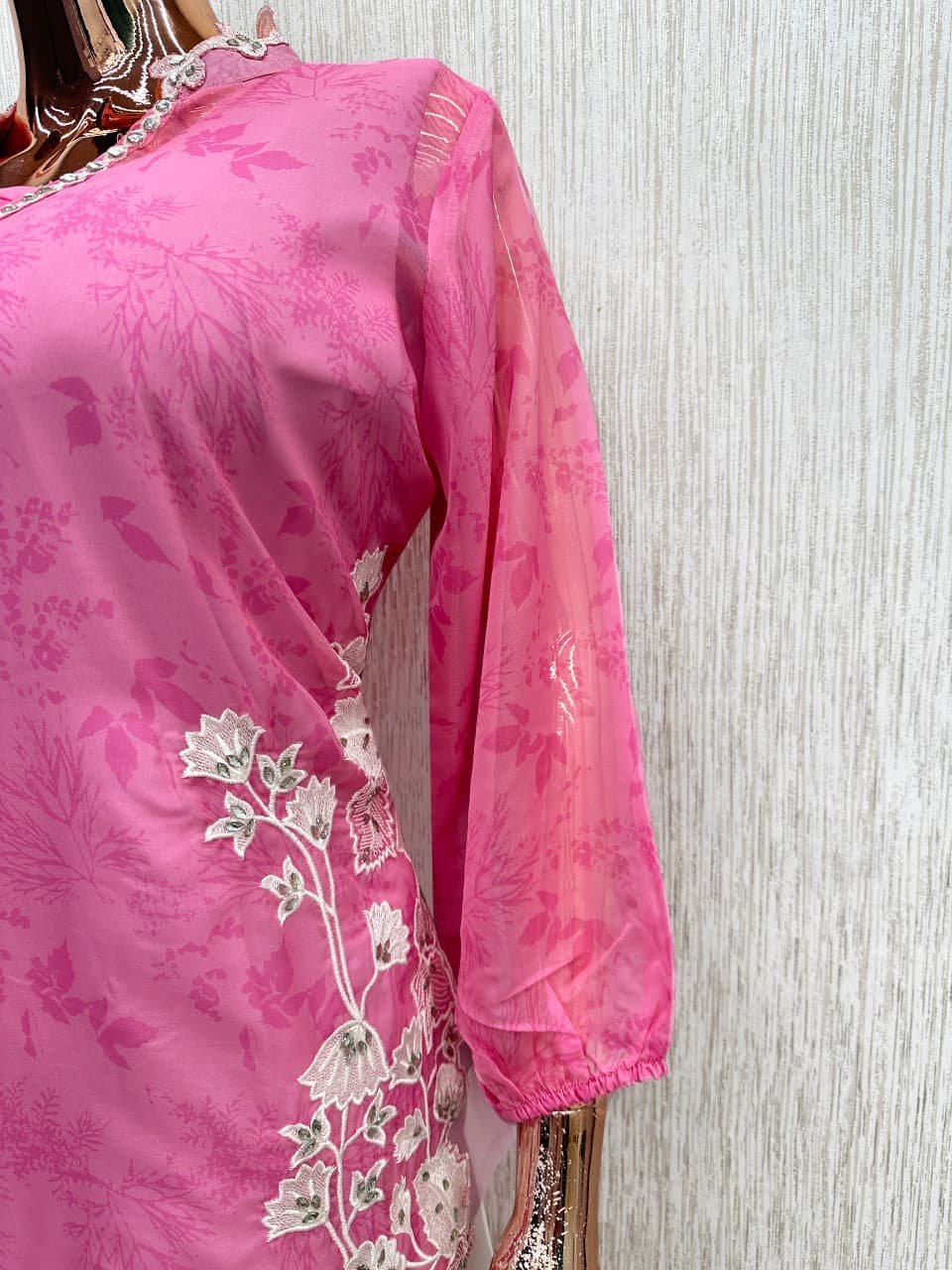 MAHIRA KHAN SUPERHIT DESIGN - Image 4