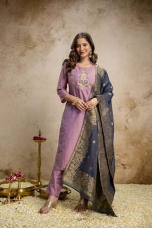 WOMEN'S HEAVY VETICAN KURTA SETS