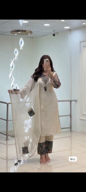BRENDED COLLECTION NEW ARIVELLS BANARASI WIVING SPECIAL SUIT SET